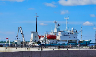 Kirill Antonets, a leading researcher at FSBSI ARRIAM, participates in the Arctic expedition of the Floating University